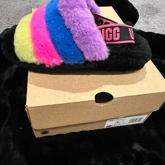 Ugg Slippers - Picture 4 of 4